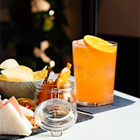 Cocktail analcolico servito durante l’aperitivo al Plaza Cafè