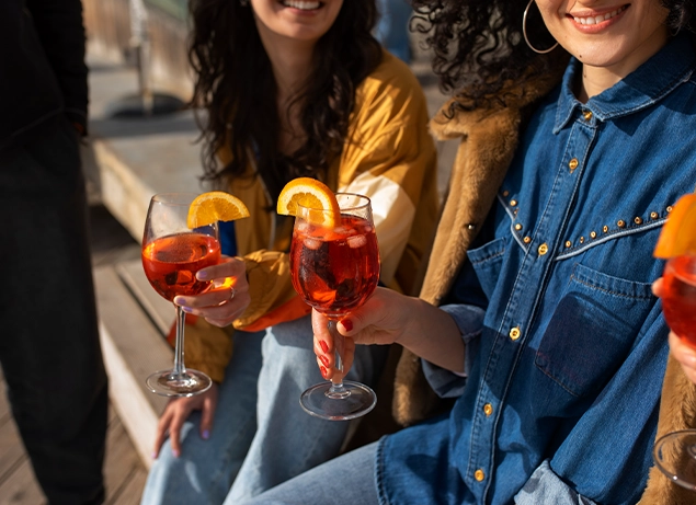 Aperitivo tra amici al Plaza Cafè